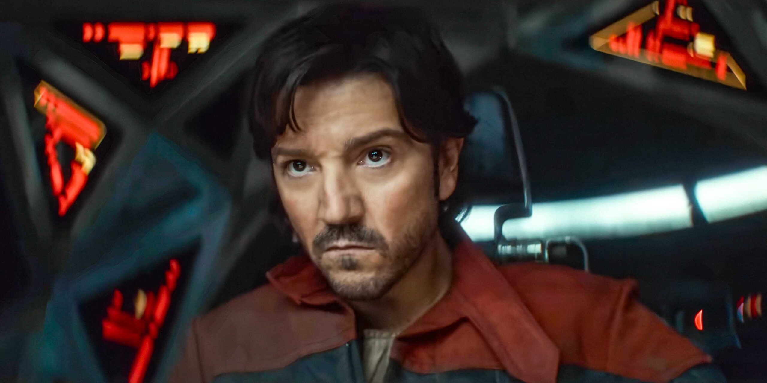 Кассиан Андор (Диего Луна) управляет кораблем в трейлере второго сезона *Andor*