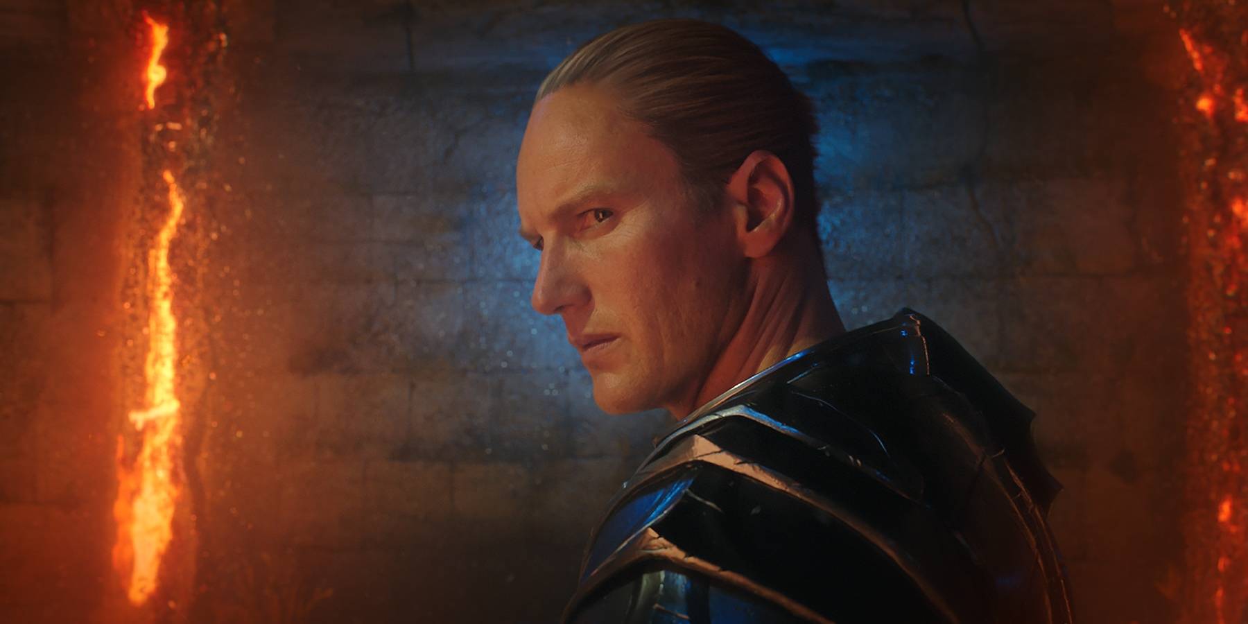 Патрик Уилсон в роли Орма, Океанского Мастера, смотрит в сторону в "Аквамене" (2018)