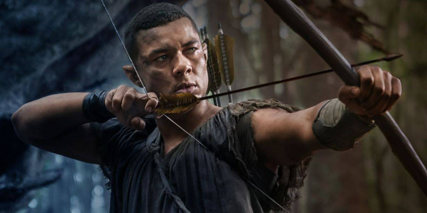 Арондир, держащий натянутую лук в Rings of Power