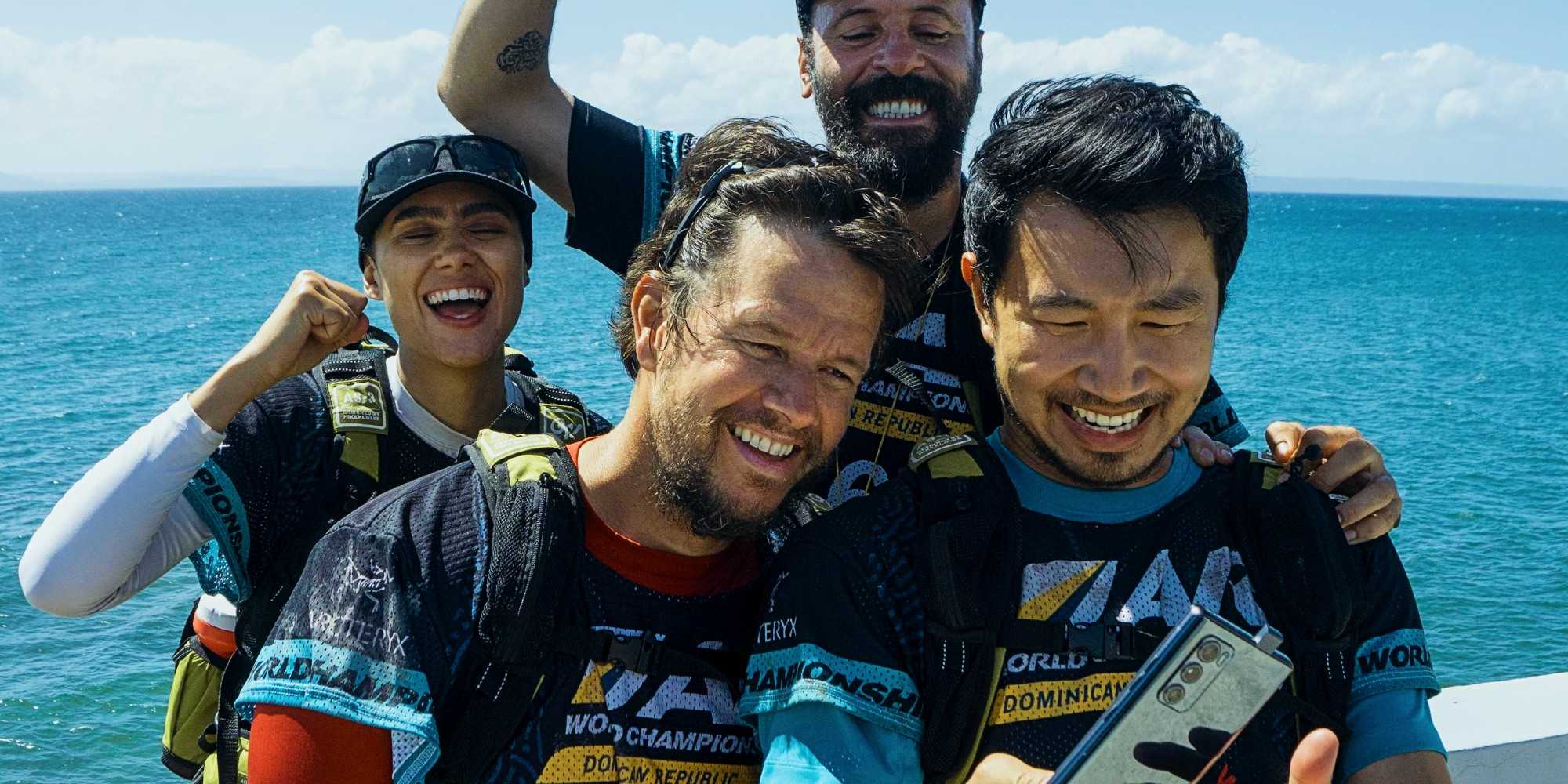 Натали Эммануэль, Марк Уолберг, Али Сулиман и Симу Ли в Arthur the King