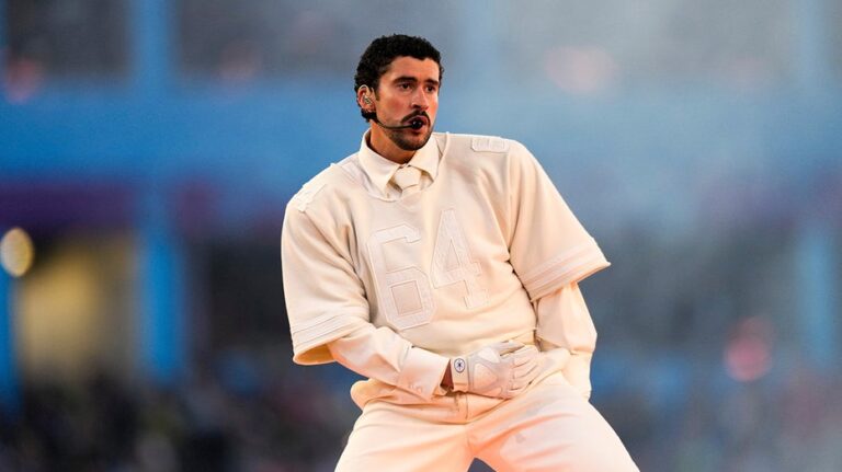 Исполнение Bad Bunny на halftime Super Bowl вызвало критическую реакцию и разделило зрителей