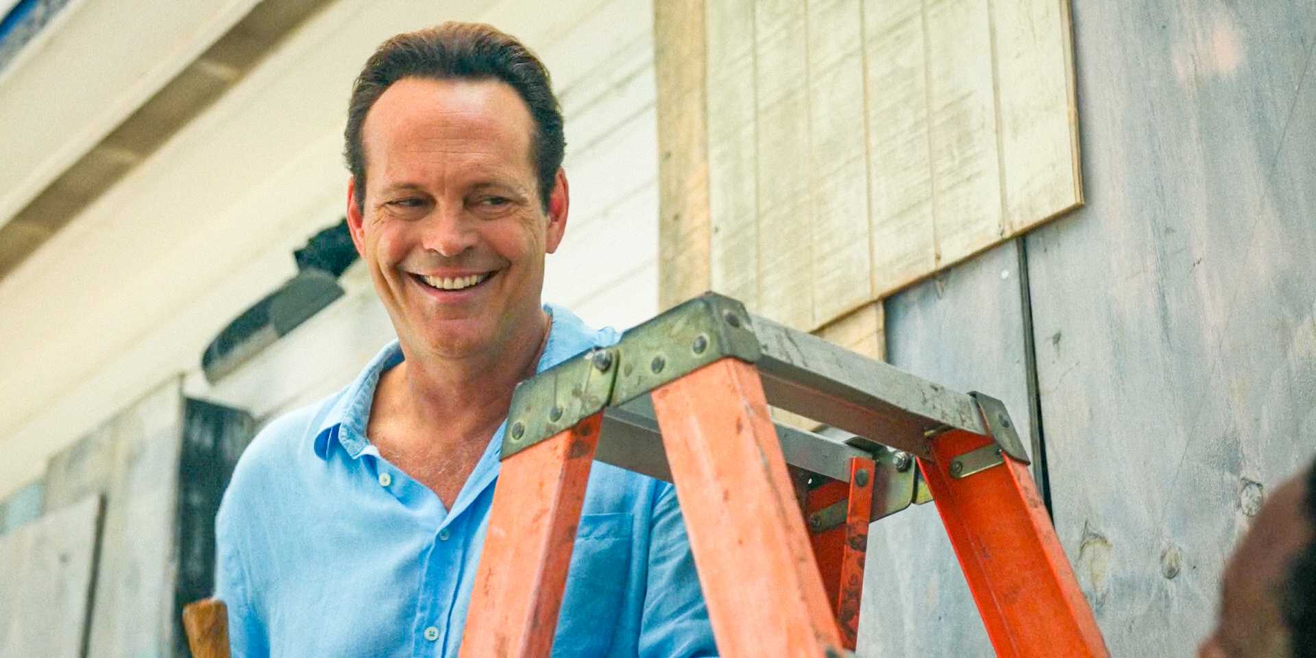 Янси (Винс Вонг) улыбается в 9-й эпизоде 1 сезона "Bad Monkey"