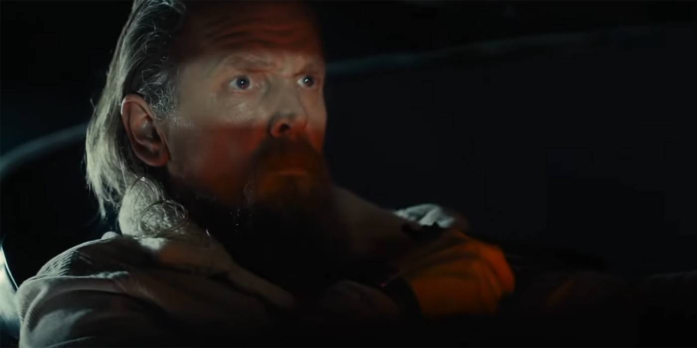 Бэри Пейпер в роли водителя, смотрящего в зеркало заднего вида в фильме "Bring Him to Me"