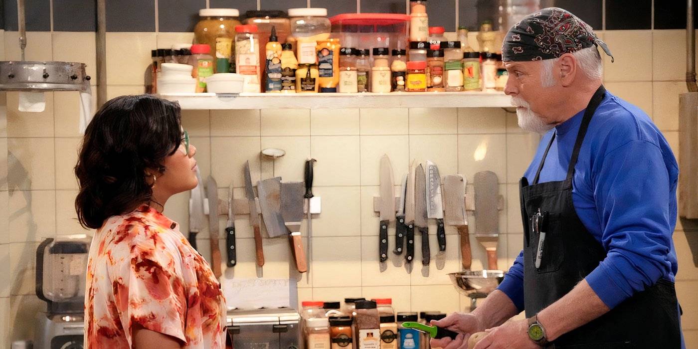 Изабелла пристально смотрит на Эммета, когда он работает в Happy's Place