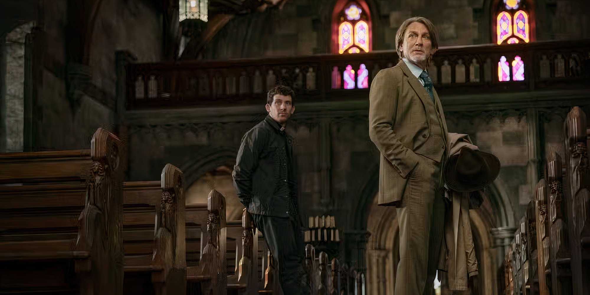 Бенуа Блан в церкви в Wake Up Dead Man A Knives Out Story