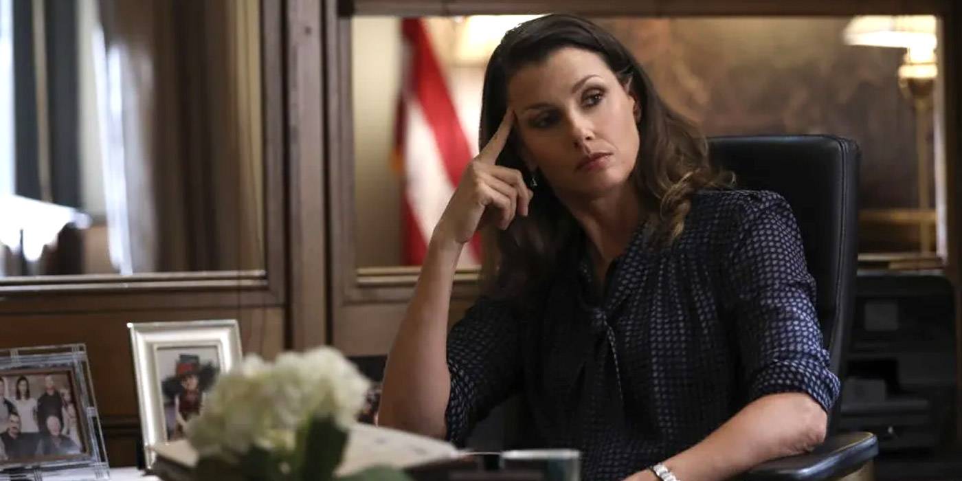 Эрин Рейн в кабинете прокурора в "Синих кровь"