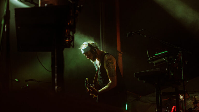 Bon Iver запускает серию архивных релизов VOLUMES и представляет новый трек «HEAVENLY FATHER»