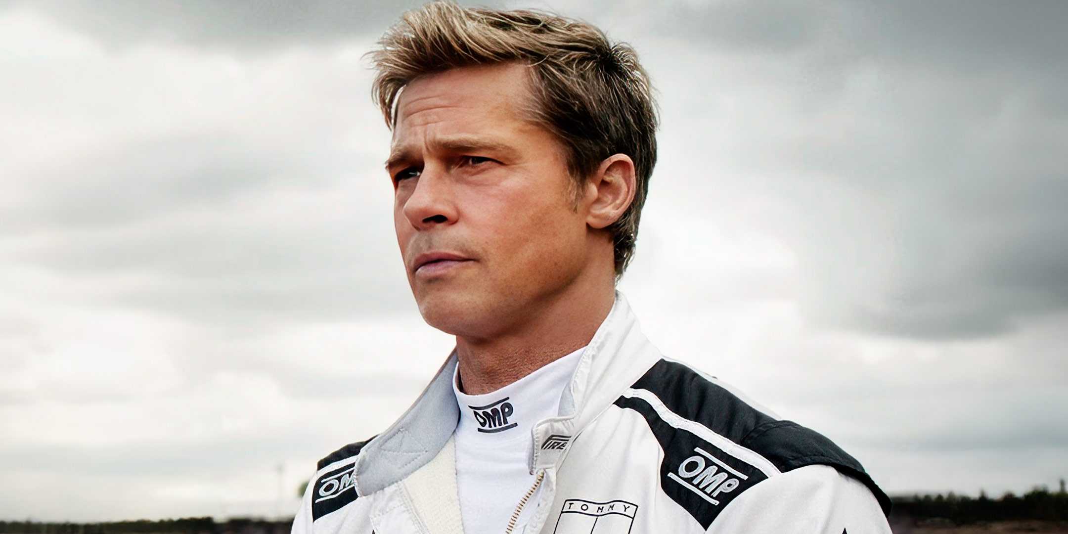 Брэд Питт смотрит что-то в фильме *F1 The Movie*