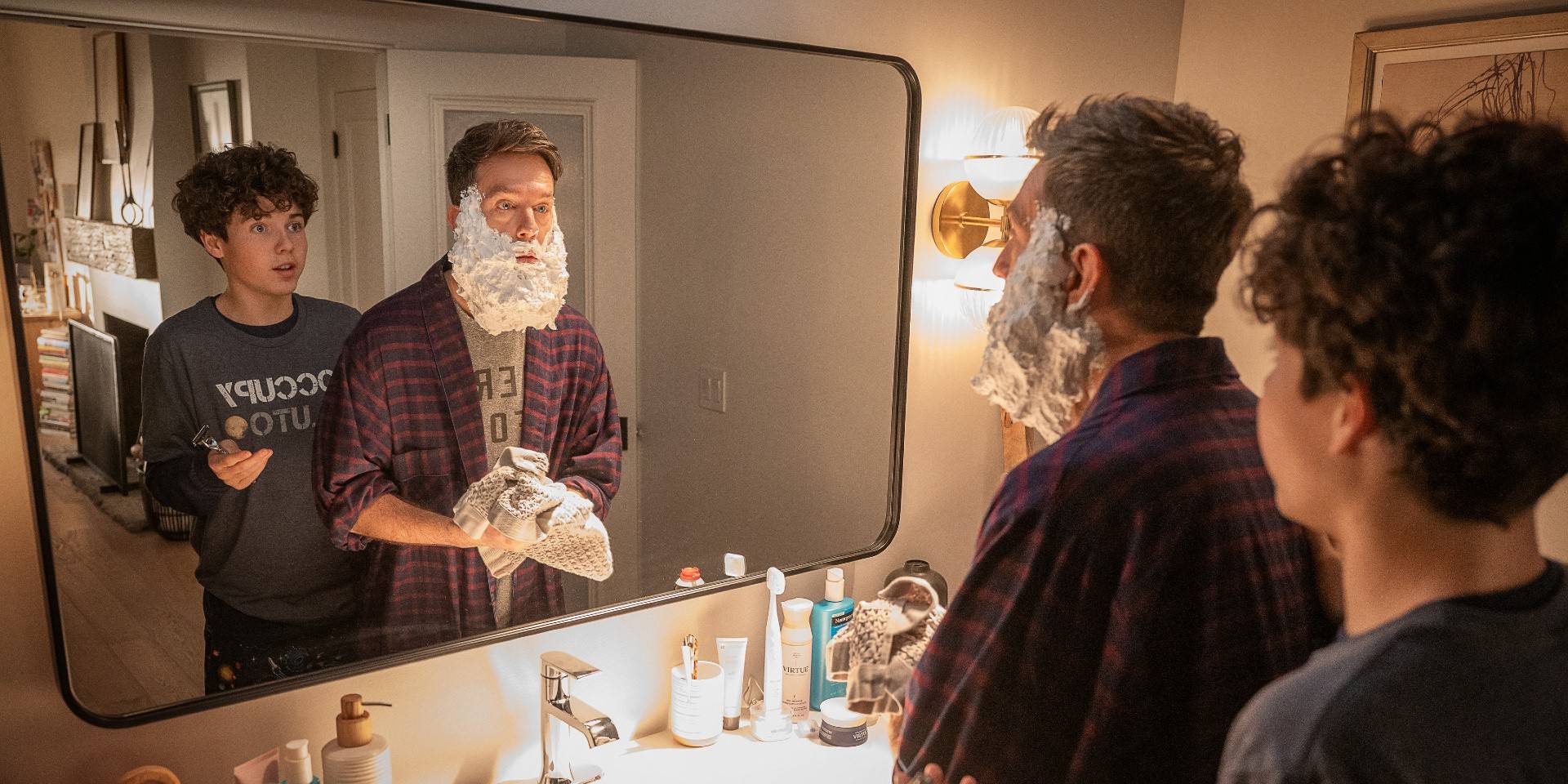 Брэди Нун и Эд Хелмс в "Семейном переезде"