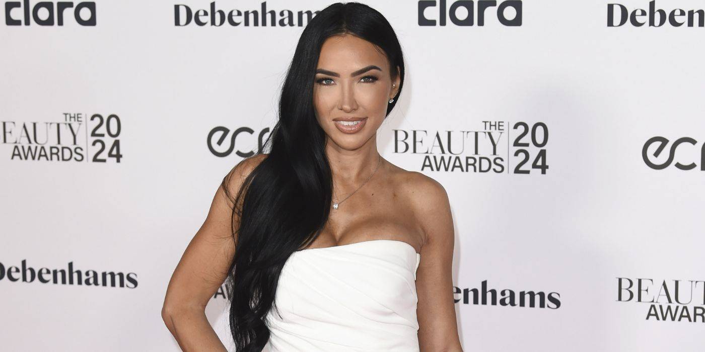 Бре Тизи из "Selling Sunset" в белом на красной дорожке