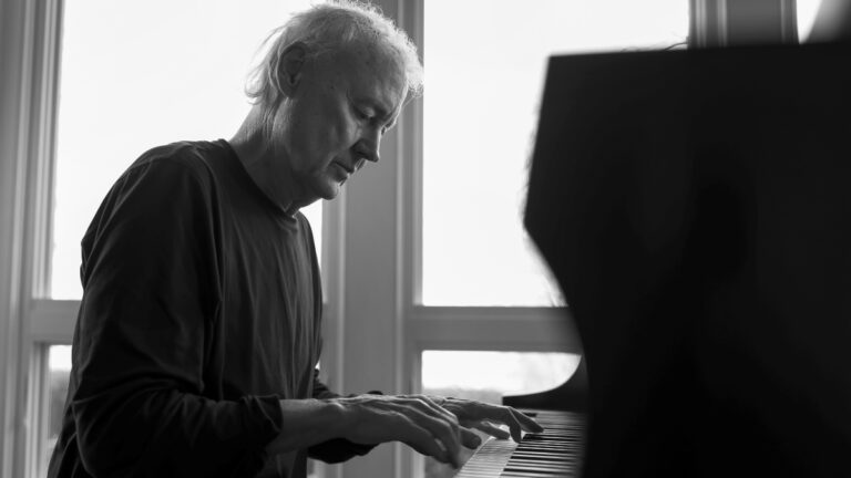Bruce Hornsby анонсировал новый альбом «Indigo Park» и представил его заглавную композицию