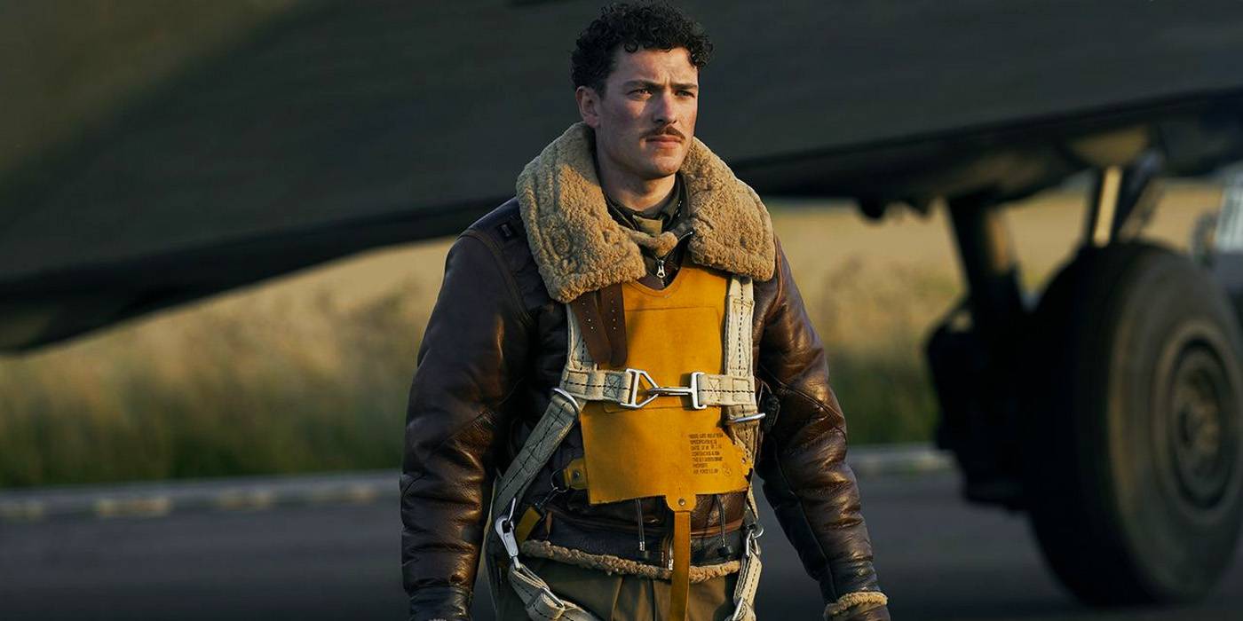 Персонаж, идущий перед самолетом в "Мастере неба"