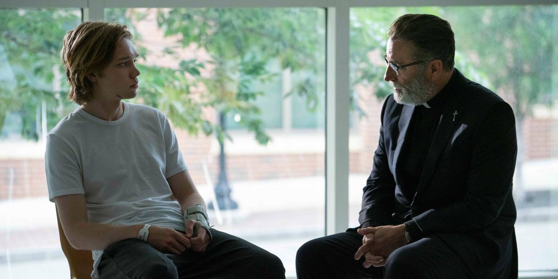 Чарли Пламмер и Энди Гарсия в фильме "Words on Bathroom Walls"