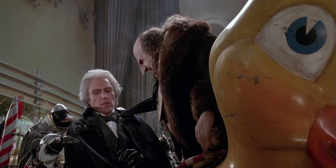 Кристофер Уолкен в роли Макса Шрек и Дэнни ДеВито в роли Пингвина в "Бэтмен: Возвращение".