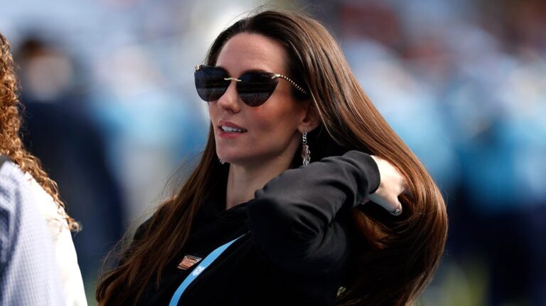 Jordon Hudson выразила недовольство после отказа Билла Беличика попасть в Зал славы