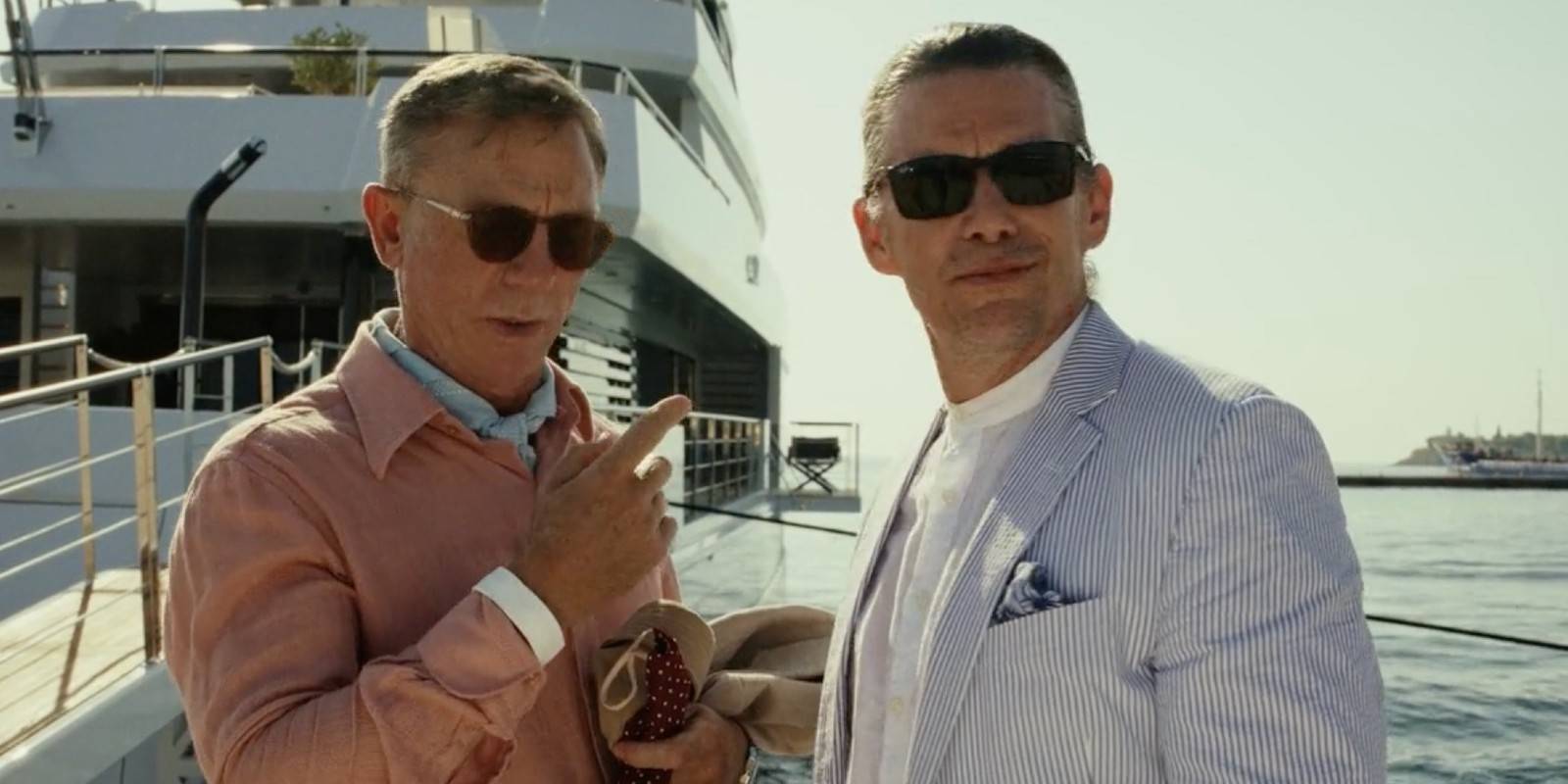 Дэниел Крейг и Этан Хак в Glass Onion