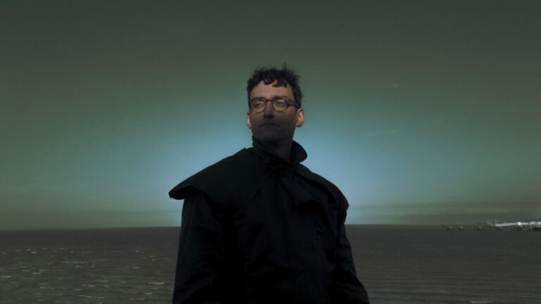 Дэнни Л Харле представляет новый альбом «Cerulean» с участием Dua Lipa, Clairo и других артистов