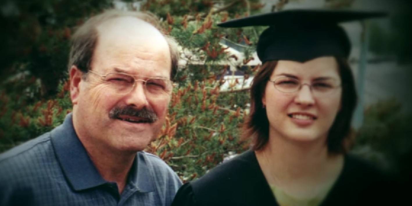 Деннис Радер на фотографии с дочерью в документальном фильме "Мой отец, серийный убийца BTK" от Netflix