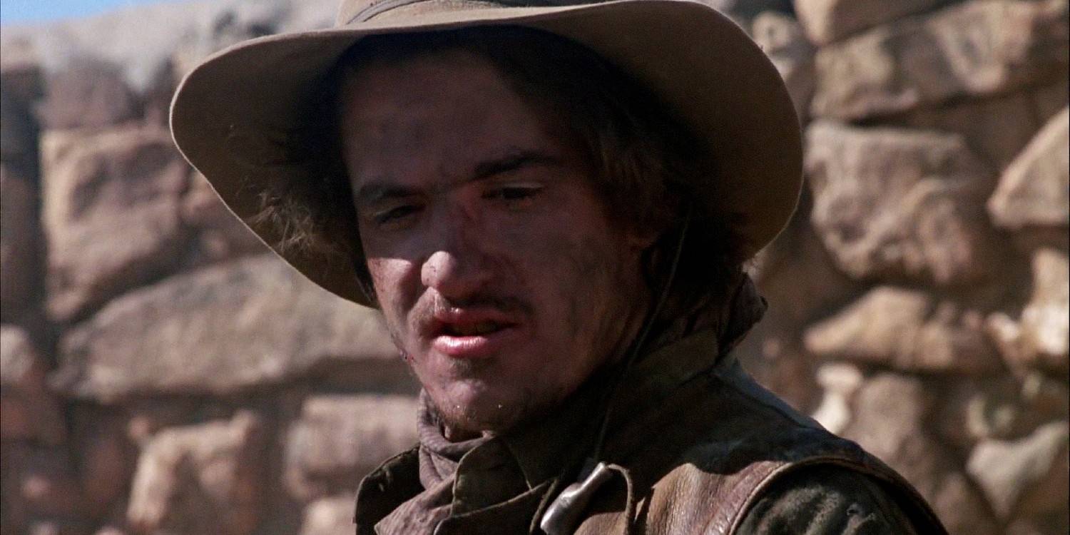 Дермот Мулроуни с сердитым выражением лица в Young Guns