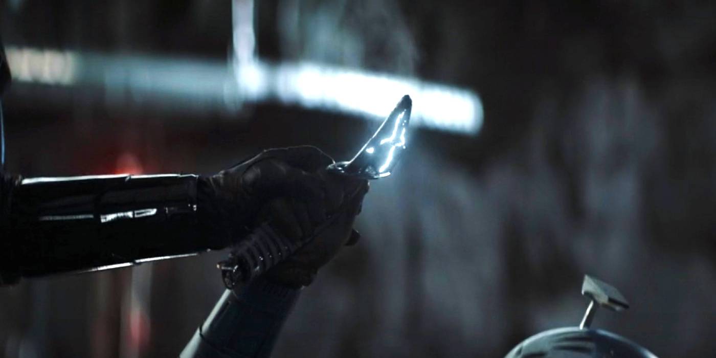 Мёф Гидеон уничтожает Дарксабер, когда Бо-Катан его держит