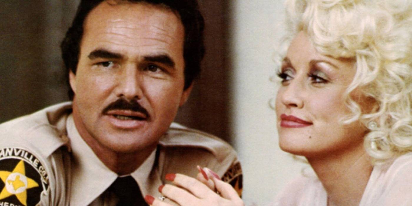 Долли Партон и Берт Ренделс смотрят в фильме «The Best Little Whorehouse In Texas»