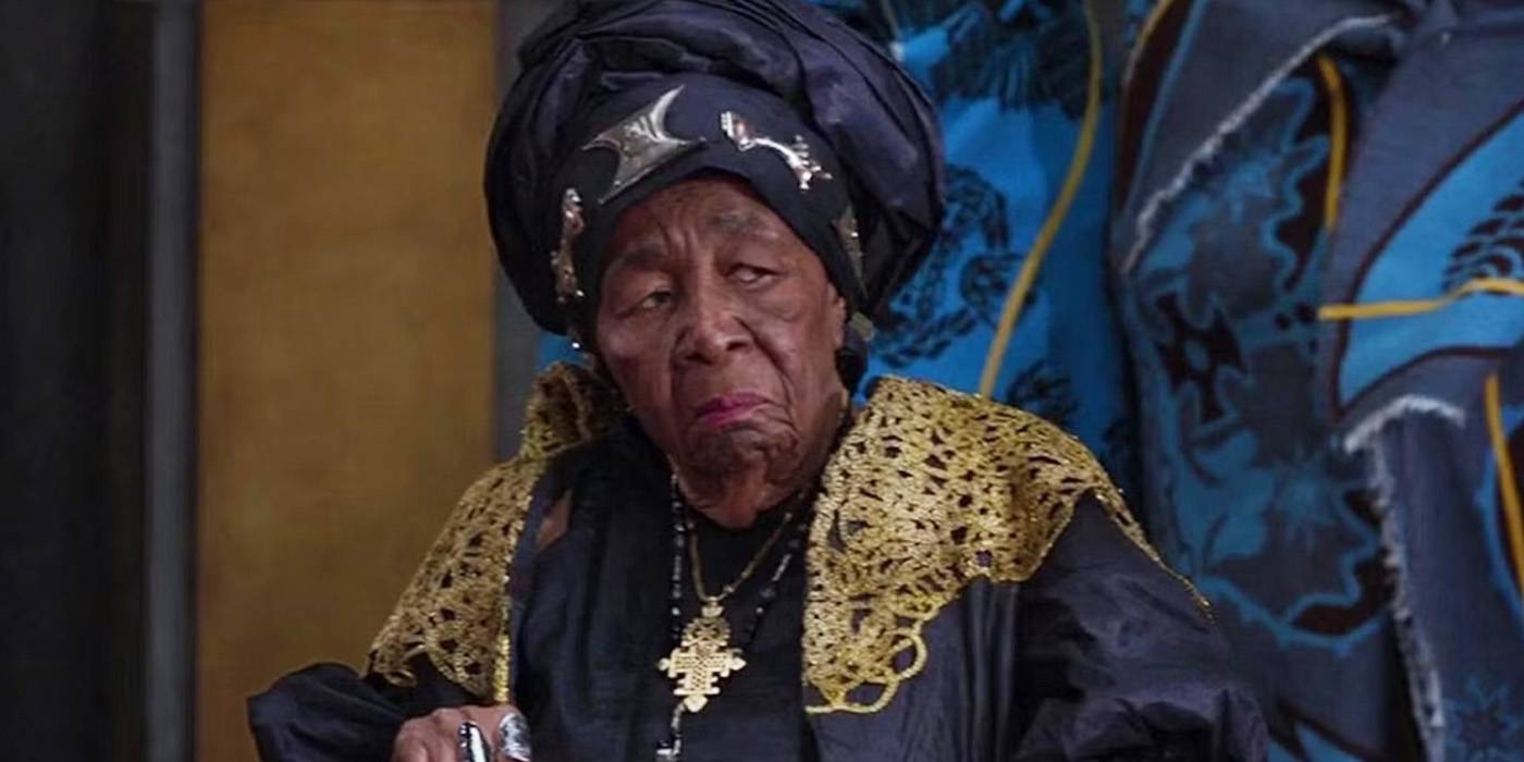 Дороти Стил в роли старейшины торговой общины в MCU