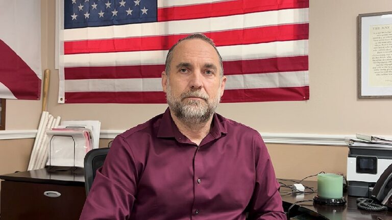 Консерватор-новатор обещает бороться с «РИНО» и претендовать на место в Конгрессе после ухода ВЕРН Бьюкенена