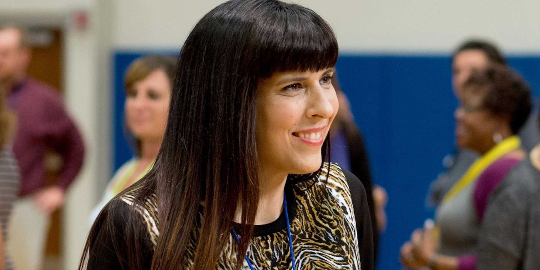 Эди Патерсон улыбается в Vice Principals