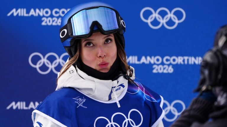 Олимпийская лыжница из США, выступающая за Китай, вызвала критическую реакцию после комментариев о политике Трампа