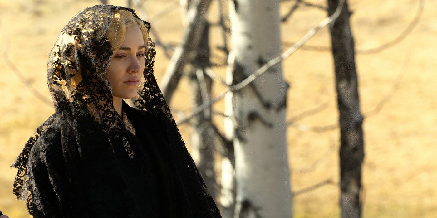 Мишель Рандольф в роли Лиз на похоронах Джека в финале 2 сезона сериала "1923"