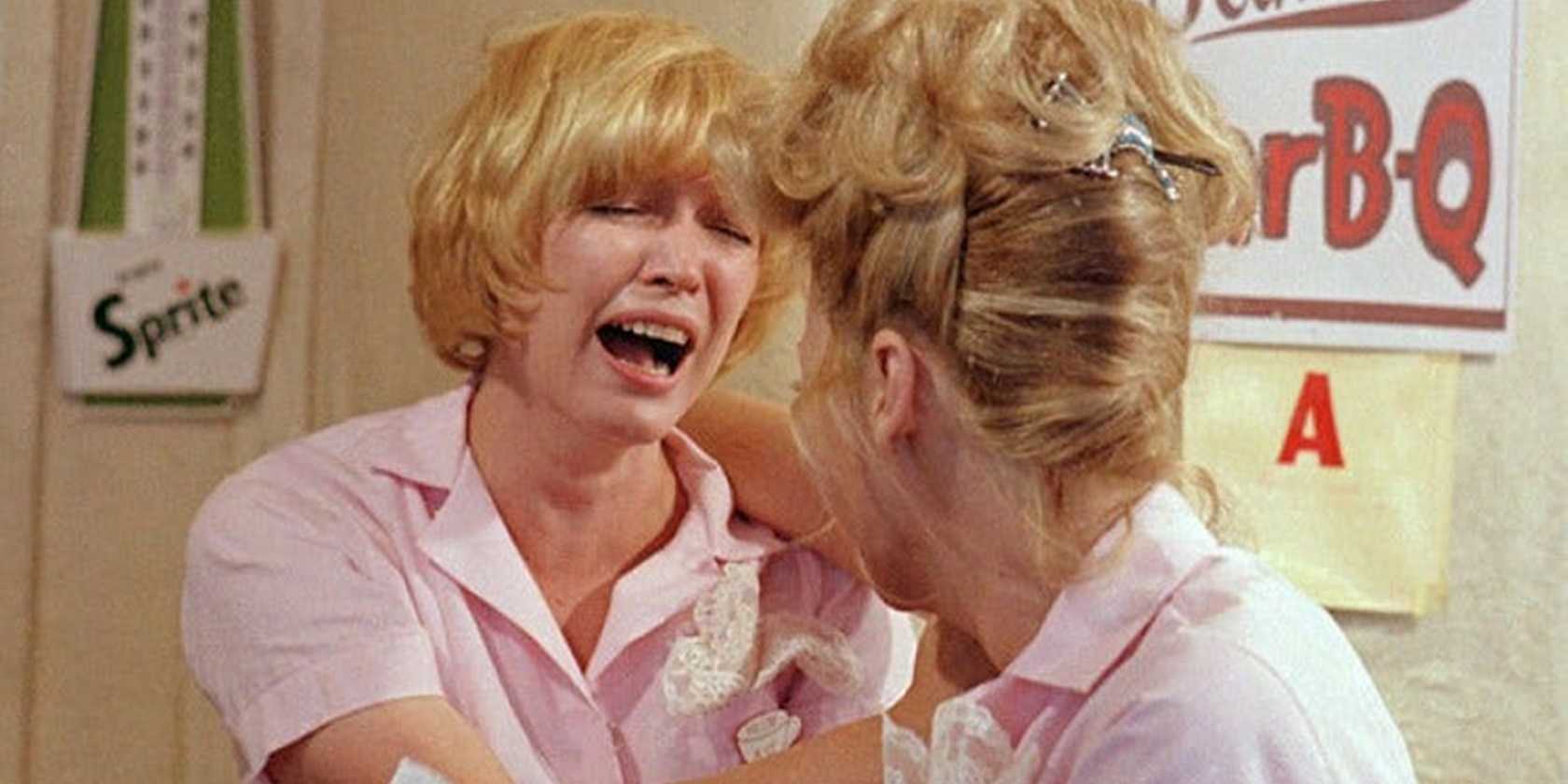 Эллен Берстин, выглядящая обеспокоенной в фильме "Alice Doesn't Live Here Anymore"