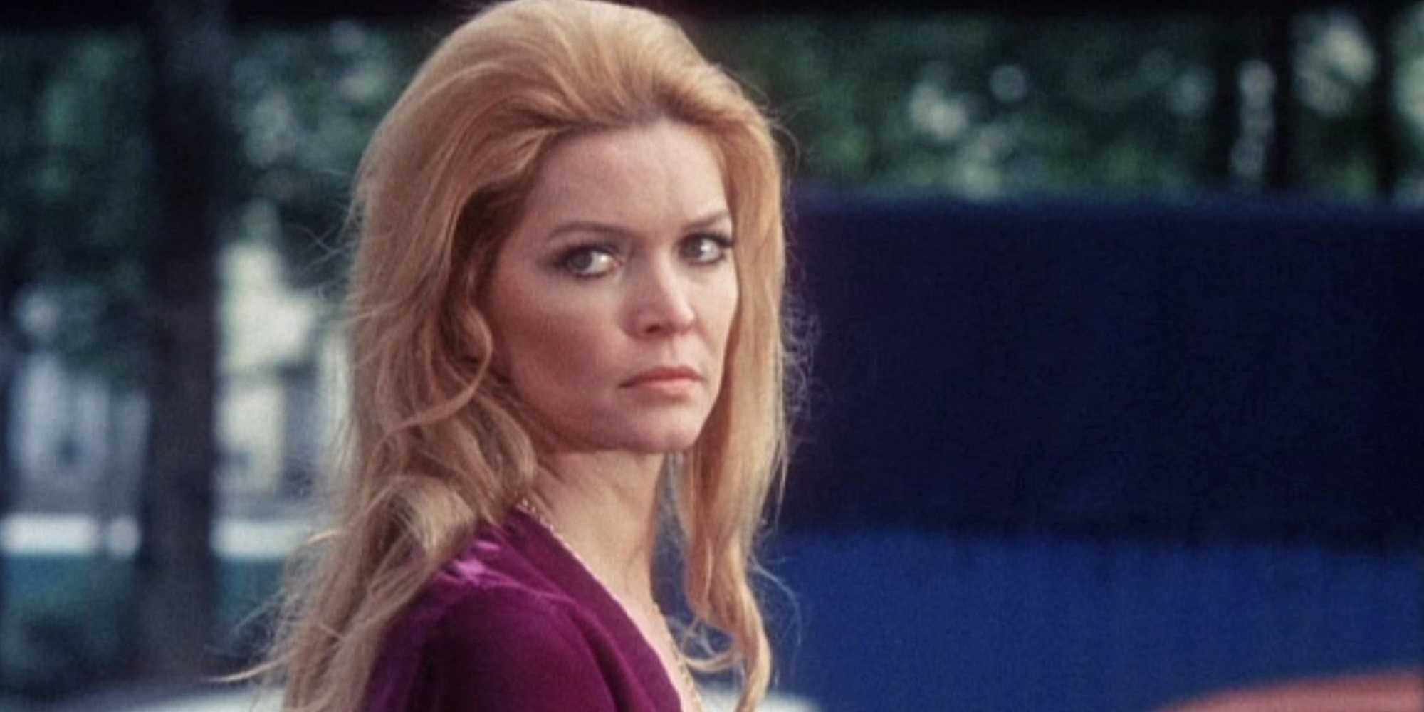 Эллен Бёрстин, выглядящая печально в "Тропике рака"