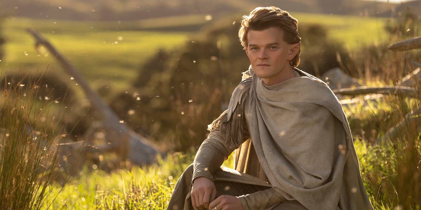 Элронд, прижавшийся к стене снаружи в Rings of Power