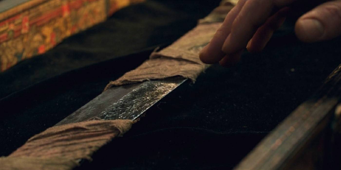 Сцена из финальных титров фильма "Этернали", показывающая Эбони Блейд