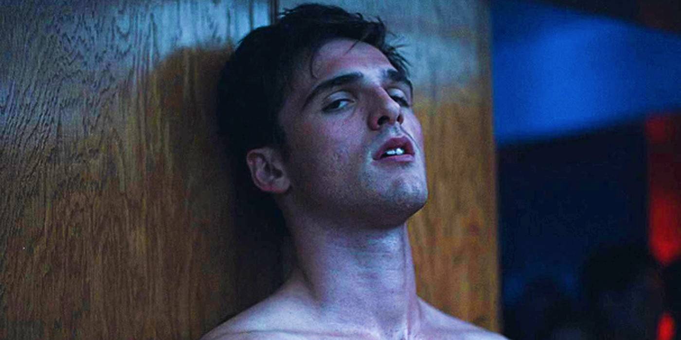 Нэт Джейкобс (Джейкоб Элорди), прислонившийся головой к ящику в первом сезоне "Euphoria".