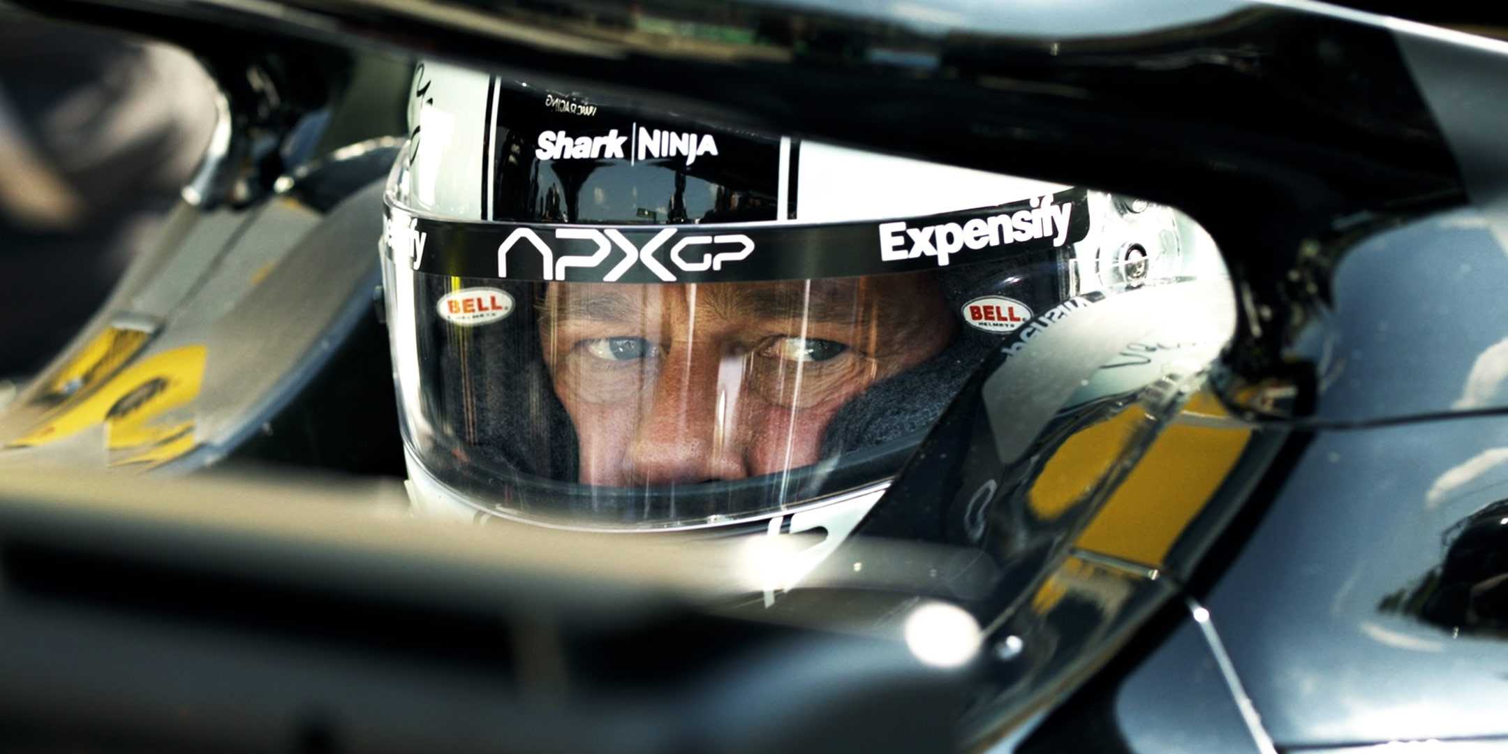 Брэд Питт на гонках в *F1 The Movie*