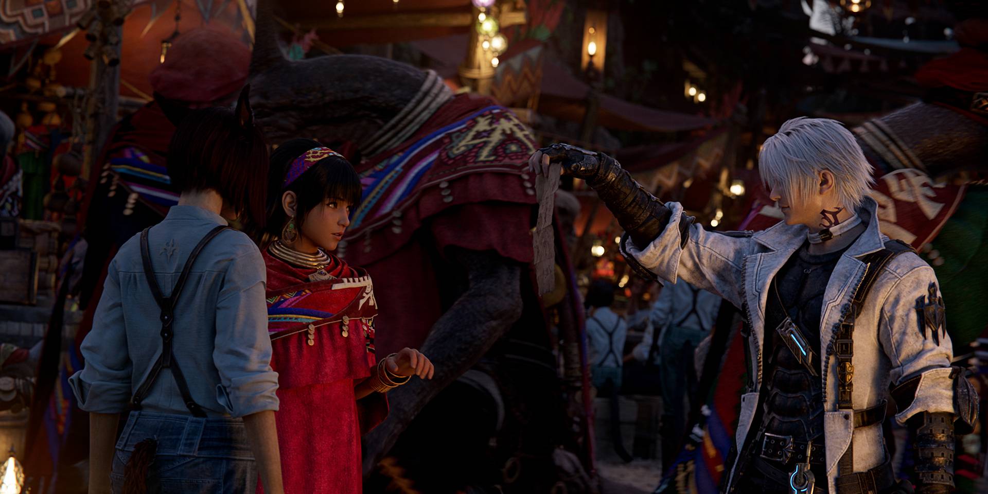 Уриангер, мужчина с белыми волосами в белом халате, машет куском ткани перед двумя местными жителями на скриншоте из трейлера для Dawntrail FFXIV.