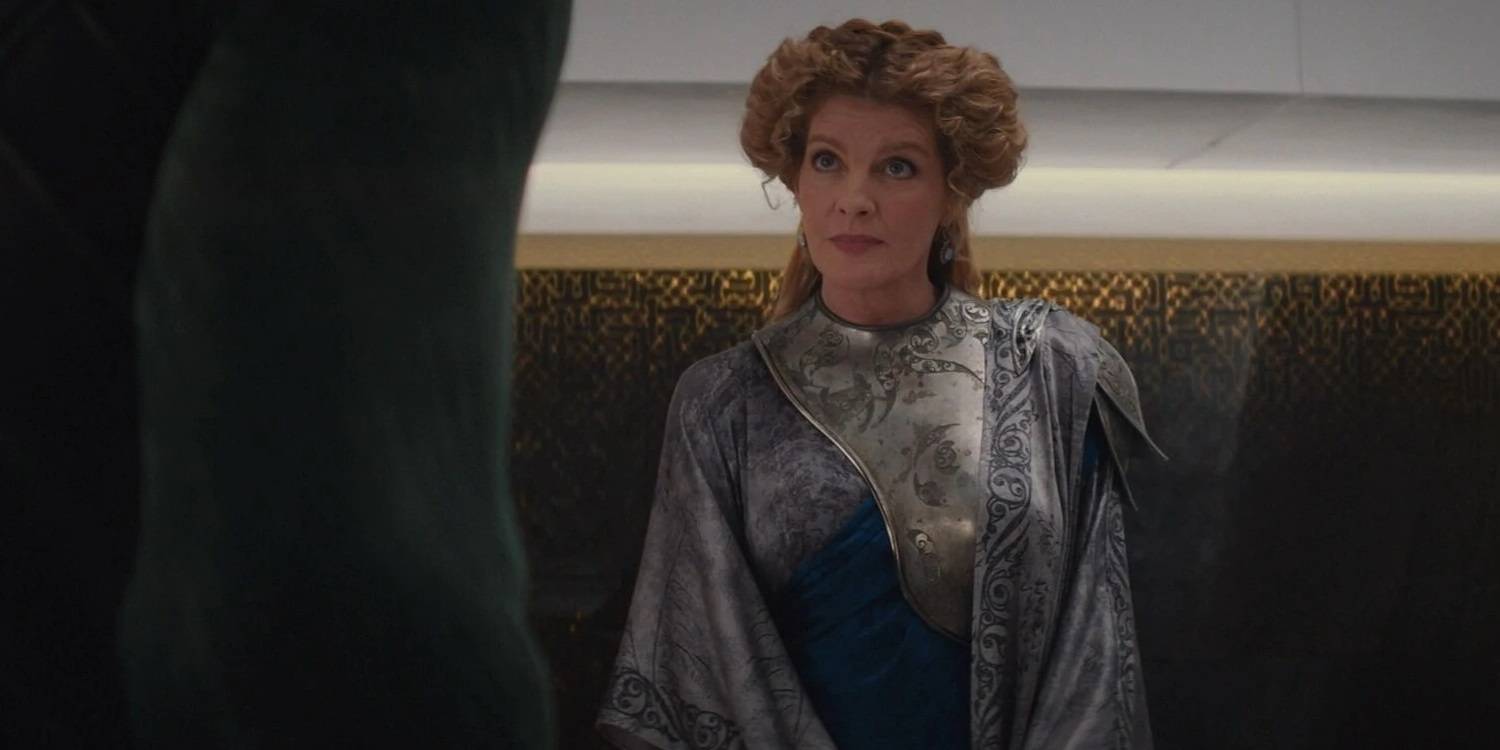 Рене Руссо в роли Фригги разговаривает с Локи в фильме "Тор: Мир тьмы"