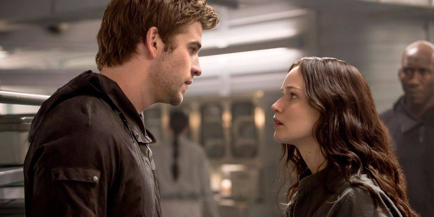 Гейл и Катнисс спорят в "Голодных играх".