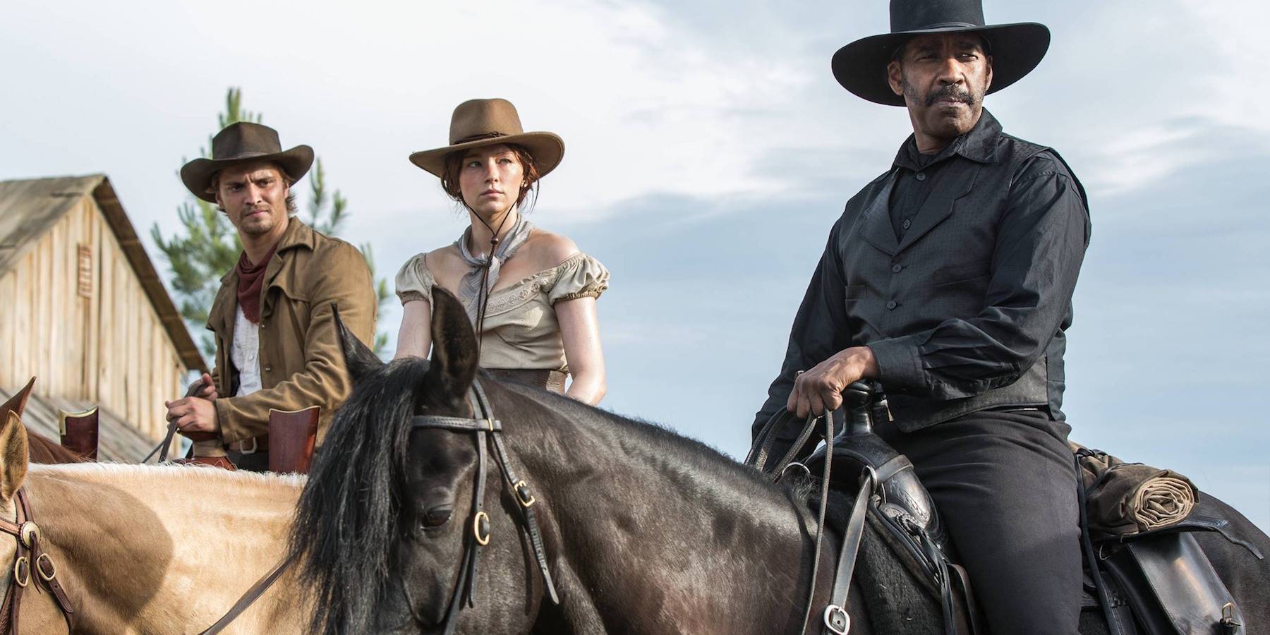 Лук Граймс и Хейли Беннет в «Великолепной семерке» (2016)