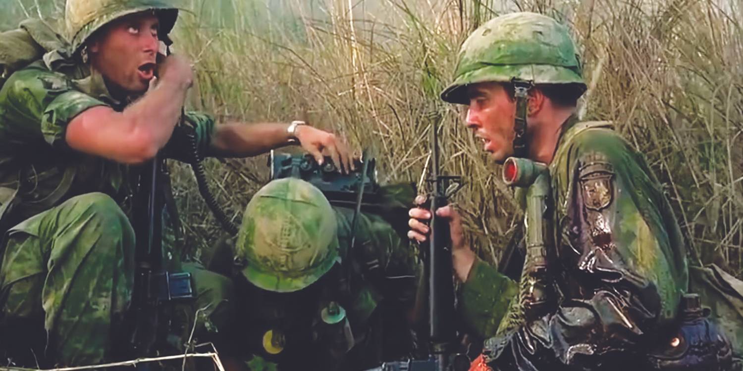 Открывающая сцена битвы в Hamburger Hill