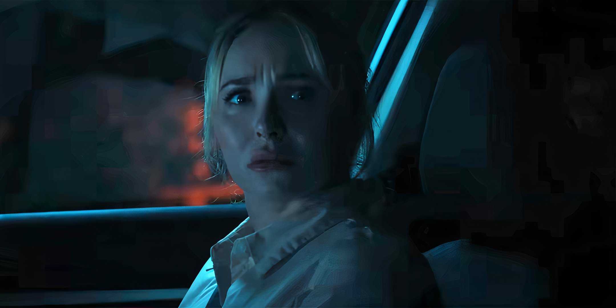 Хейден Панеттьери в роли Джеки, обеспокоенной, сидя в машине ночью в «Желтом предупреждении»