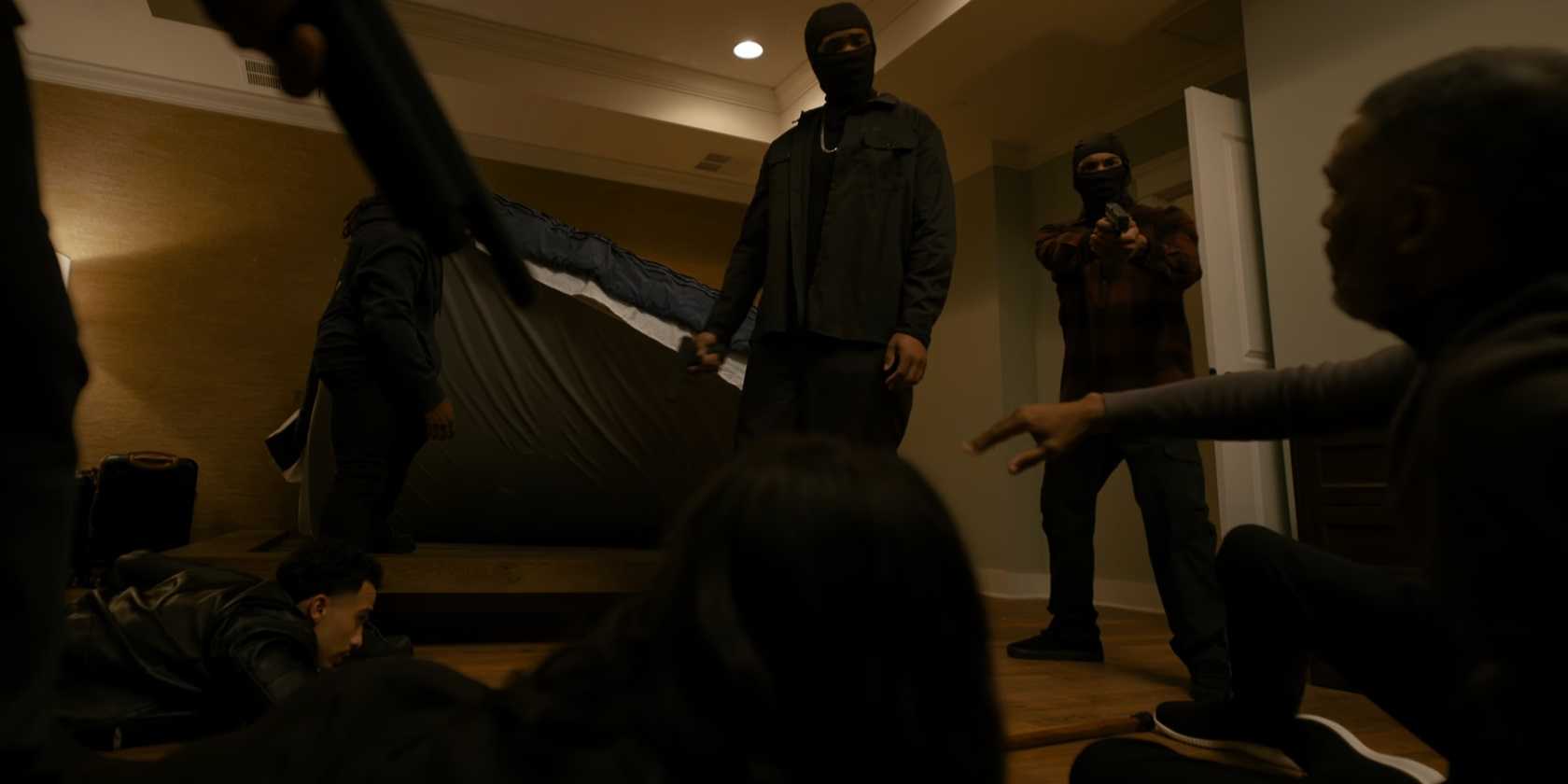 Хоррис ограблен в "Beauty in Black"