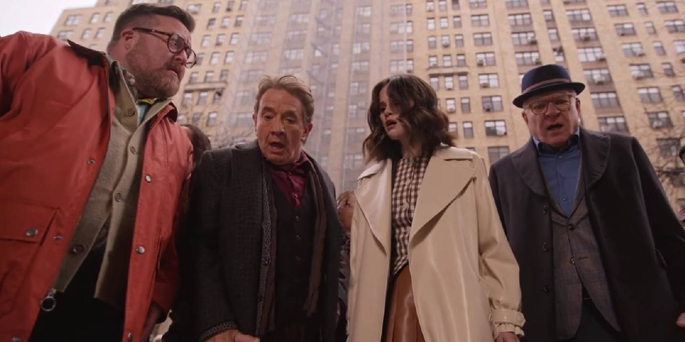 Хэуэрд, Оливер, Мэйбл и Чарльз в шоке смотрят вниз в финале 5 сезона сериала "Only Murders in the Building"