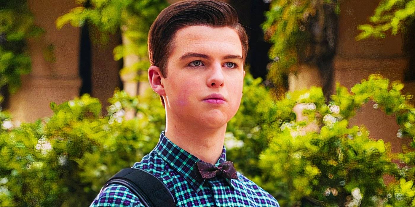 Эйн Армитедж в роли Шельда, стоящего снаружи, за ним видна зеленая здание в финале "Young Sheldon"