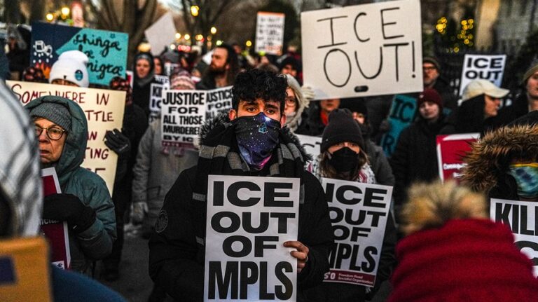 Поддержка республиканцев единодушна в вопросе жесткой миграционной политики Трампа, несмотря на снижение доверия среди независимых