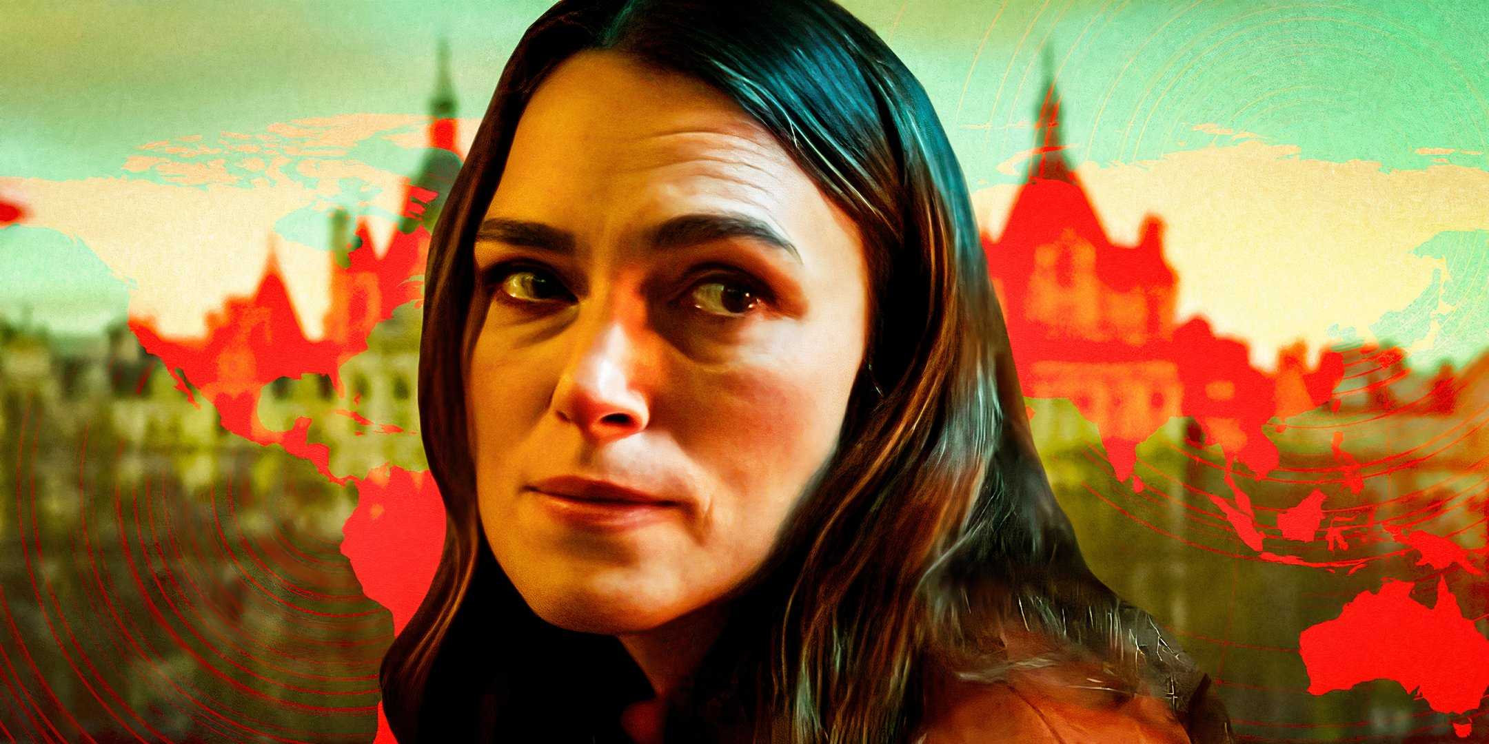 Хелен Вебб (Кейра Найтли) перед фотографией Лондона и картой мира в "Black Doves"