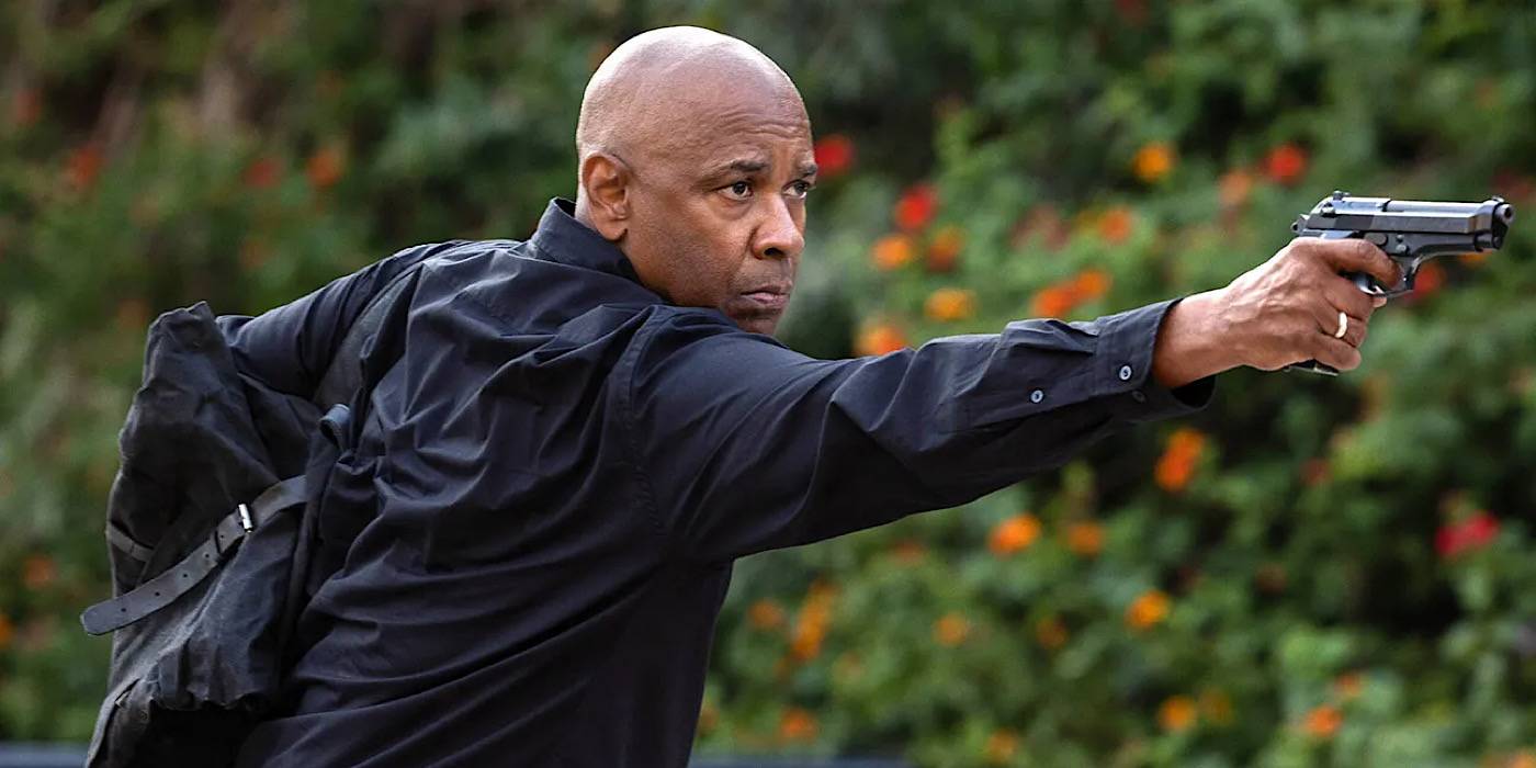Дензел Уошингтон в роли Роберта Макколла стреляет из пистолета в фильме "The Equalizer 3".