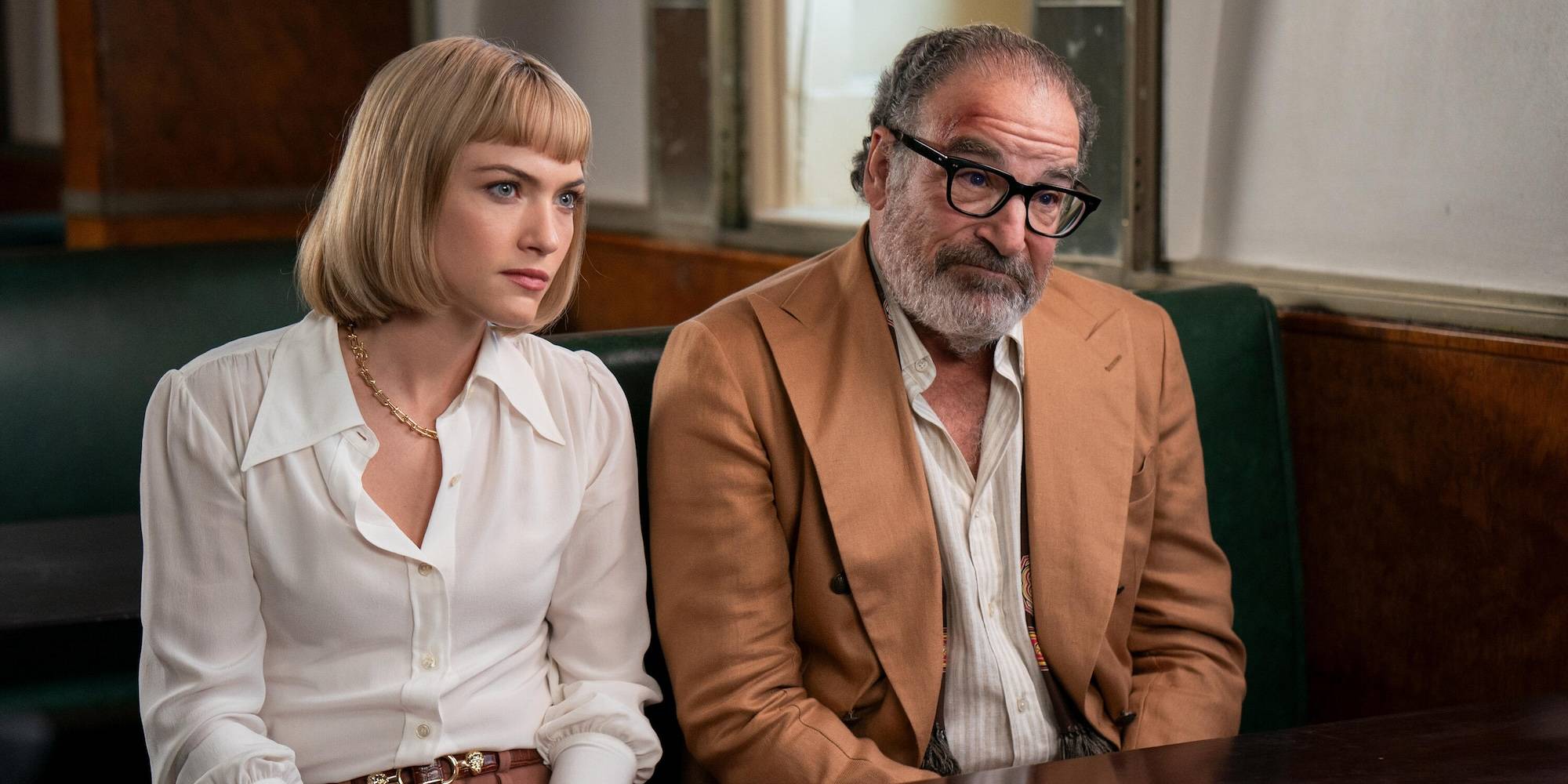 Имоджен и Руфус расследуют кого-то в «Смерть и другие детали»