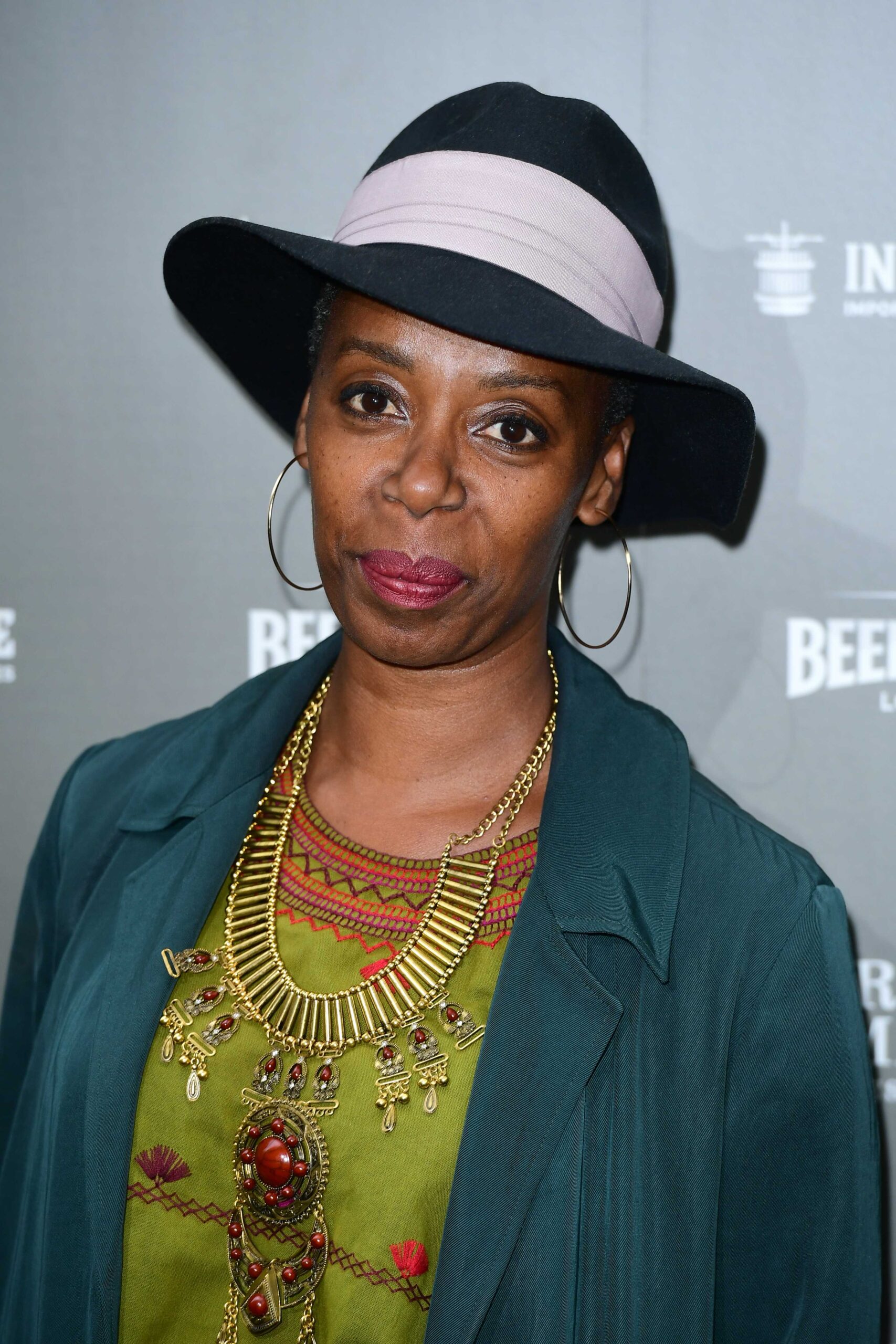 Фотография Номы Думезвени